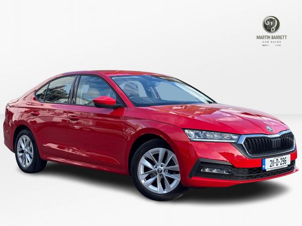 Skoda Octavia Hatchback, Petrol, 2021, Red