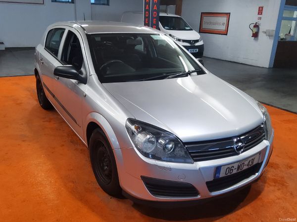 Opel Astra Hatchback, Petrol, 2006, Silver