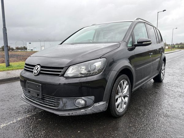 Volkswagen Touran MPV, Petrol, 2015, Black