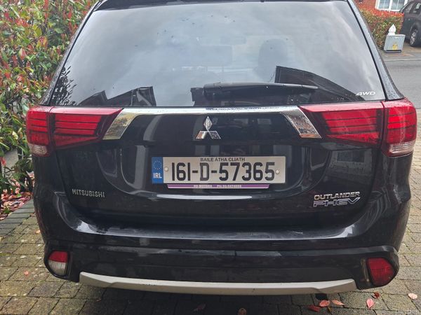 Mitsubishi Outlander SUV, Petrol Plug-in Hybrid, 2016, Black