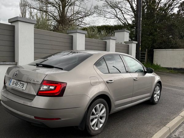 Skoda Octavia Saloon, Diesel, 2018, Grey