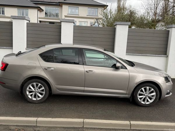 Skoda Octavia Saloon, Diesel, 2018, Grey