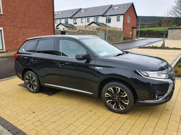 Mitsubishi Outlander SUV, Petrol Plug-in Hybrid, 2016, Black