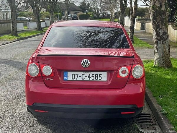 Volkswagen Jetta Saloon, Petrol, 2007, Red