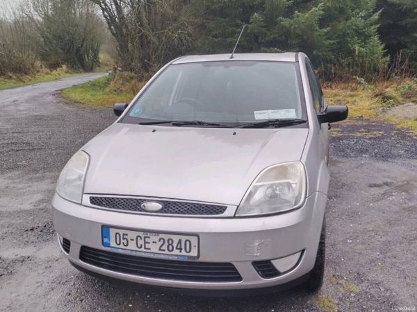 Ford Fiesta Hatchback, Petrol, 2005, Silver