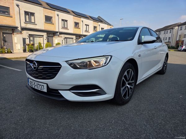 Opel Insignia Hatchback, Diesel, 2018, White