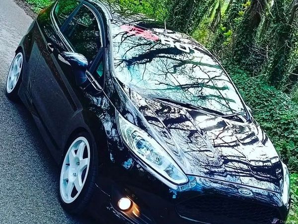 Ford Fiesta Hatchback, Petrol, 2013, Black