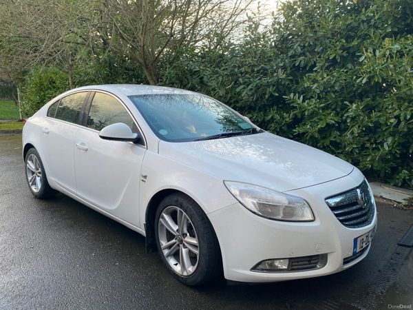 Vauxhall Insignia Hatchback, Diesel, 2012, White