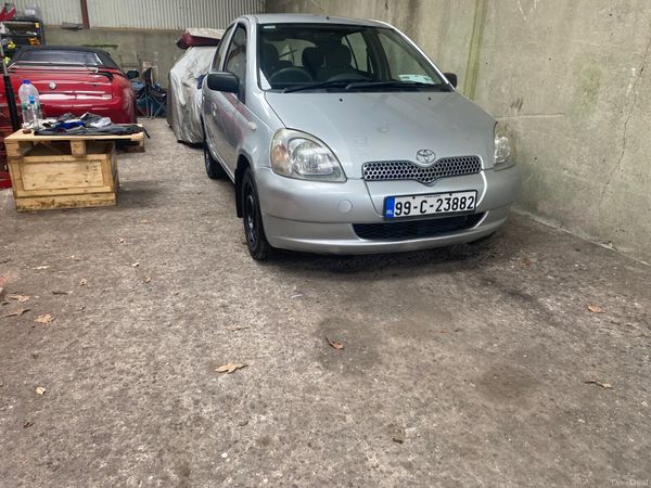 Toyota Yaris Hatchback, Petrol, 1999, Silver