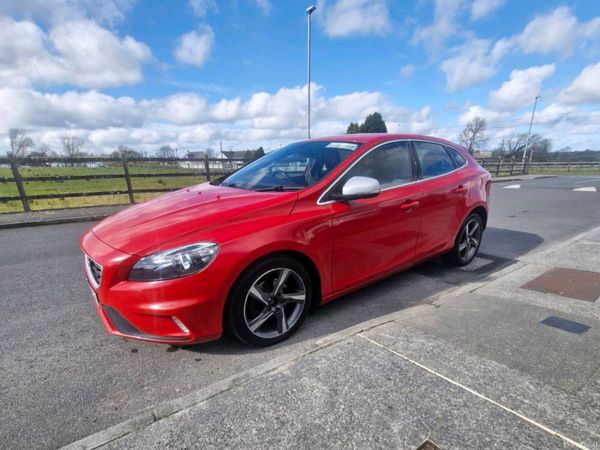 Volvo V40 Hatchback, Diesel, 2016, Red