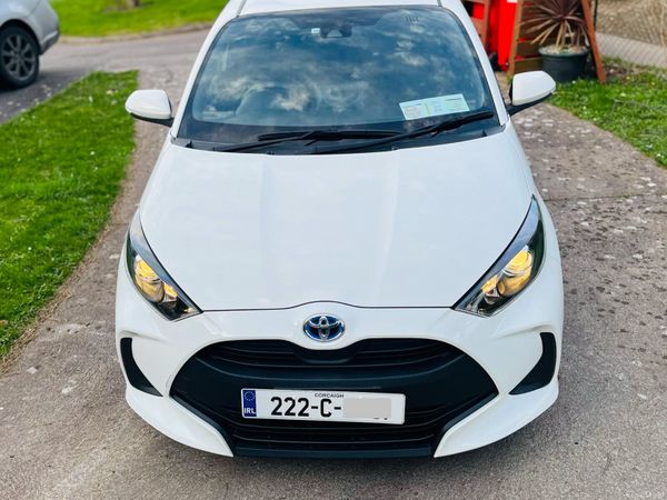 Toyota Yaris Hatchback, Petrol Hybrid, 2022, White
