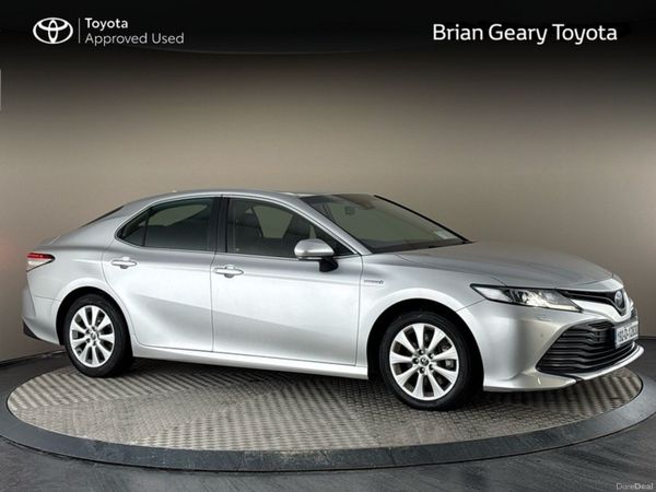 Toyota Camry Saloon, Petrol Hybrid, 2019, Silver