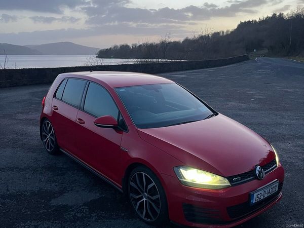 Volkswagen Golf Estate, Diesel, 2015, Red