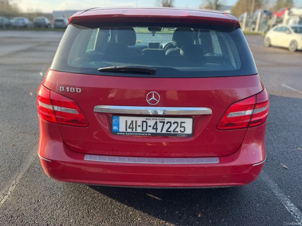 Mercedes-Benz B-Class MPV, Petrol, 2014, Red
