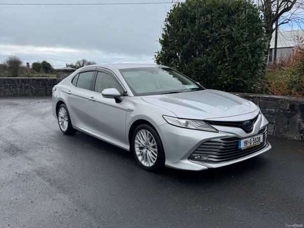Toyota Camry Saloon, Petrol Hybrid, 2019, Silver