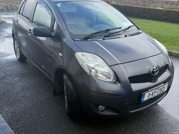 Toyota Yaris Hatchback, Petrol, 2011, Grey
