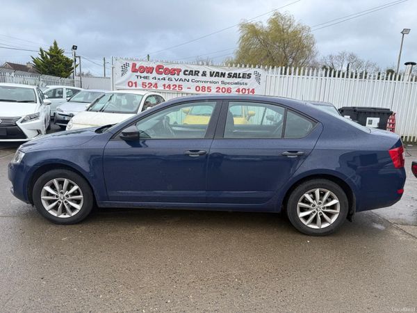 Skoda Octavia Hatchback, Petrol, 2015, Blue