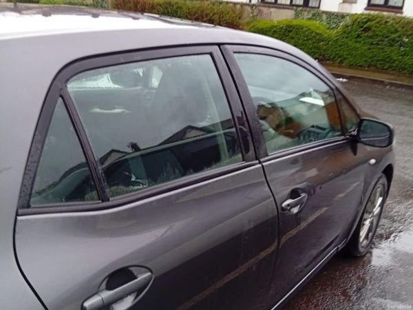 Toyota Auris Hatchback, Diesel, 2009, Grey