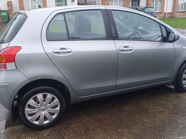 Toyota Yaris Hatchback, Petrol, 2009, Silver