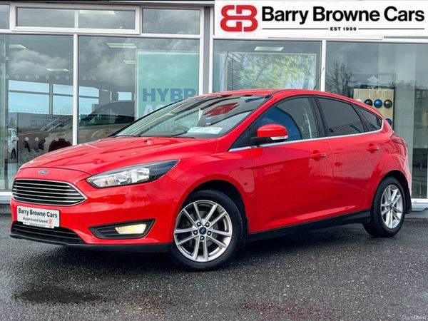 Ford Focus Hatchback, Diesel, 2017, Red