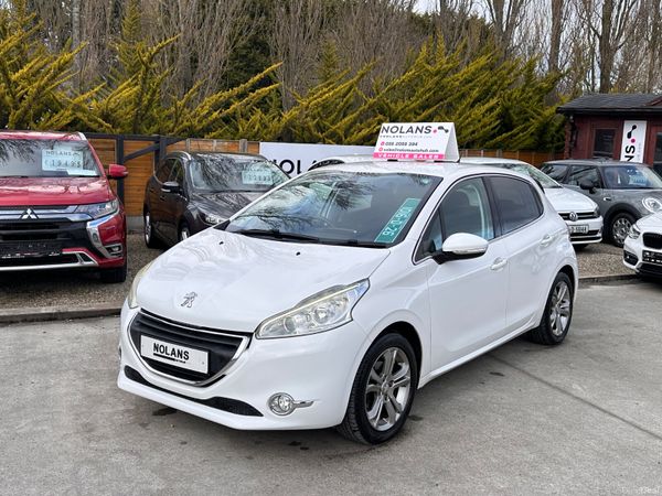 Peugeot 208 Hatchback, Petrol, 2015, White