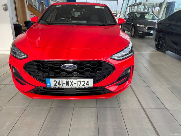 Ford Focus Hatchback, Petrol, 2024, Red