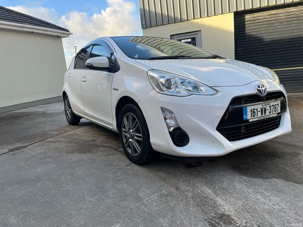 Toyota Aqua Hatchback, Petrol Hybrid, 2016, White