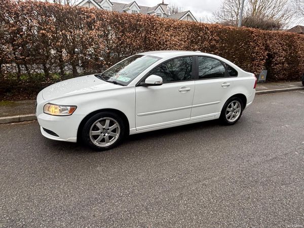Volvo S40 Saloon, Diesel, 2011, White