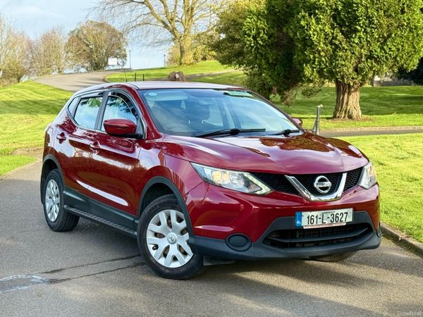 Nissan Qashqai Hatchback, Diesel, 2016, Red