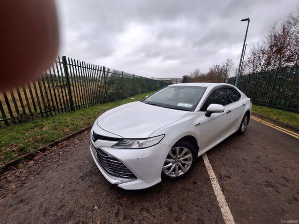 Toyota Camry Saloon, Petrol Hybrid, 2017, White