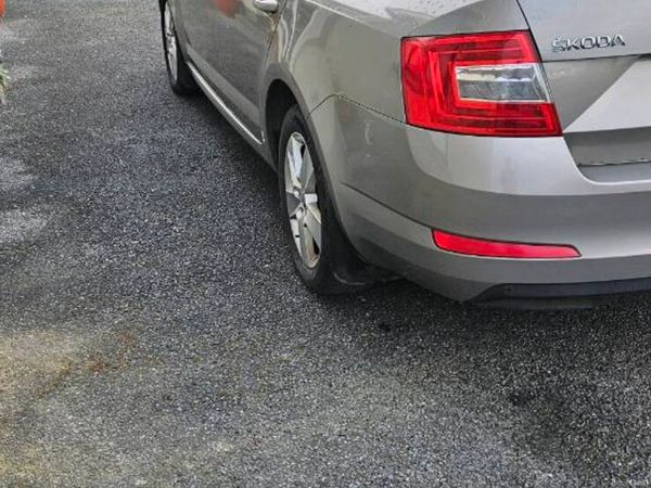 Skoda Octavia Saloon, Diesel, 2013, Beige