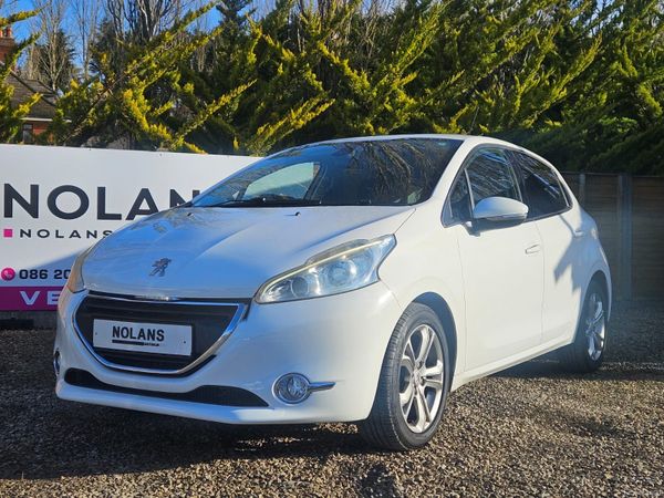 Peugeot 208 Hatchback, Petrol, 2015, White