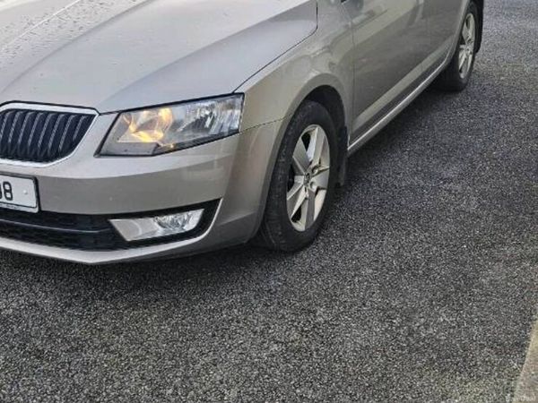 Skoda Octavia Saloon, Diesel, 2013, Beige