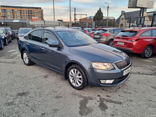 Skoda Octavia Saloon, Petrol, 2017, Grey