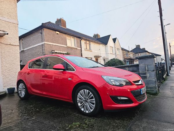 Vauxhall Astra Hatchback, Petrol, 2015, Red