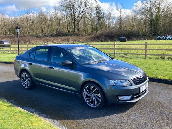 Skoda Octavia Saloon, Diesel, 2016, Grey