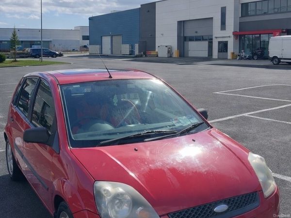 Ford Fiesta Hatchback, Petrol, 2006, Red