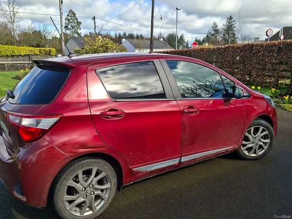 Toyota Yaris Hatchback, Petrol, 2017, Red