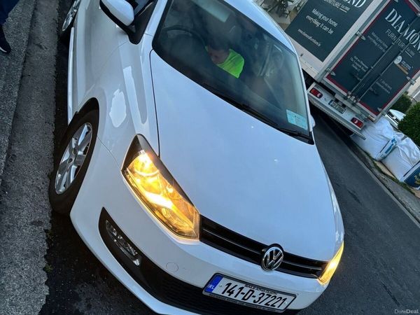 Volkswagen Polo Hatchback, Petrol, 2014, White