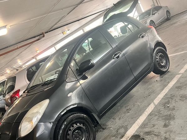 Toyota Yaris Hatchback, Petrol, 2007, Black