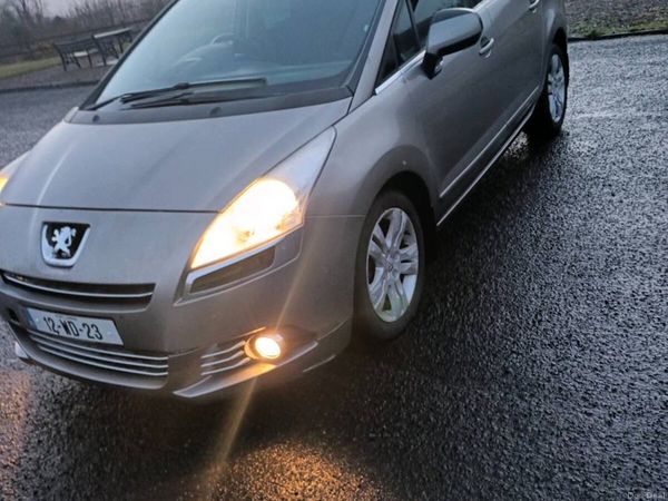 Peugeot 5008 MPV, Diesel, 2012, Gold
