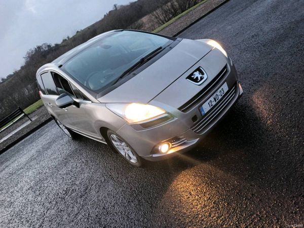Peugeot 5008 MPV, Diesel, 2012, Gold
