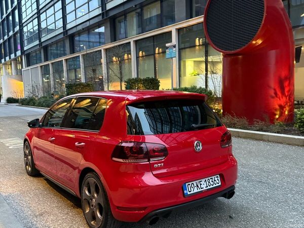 Volkswagen Golf Hatchback, Petrol, 2009, Red