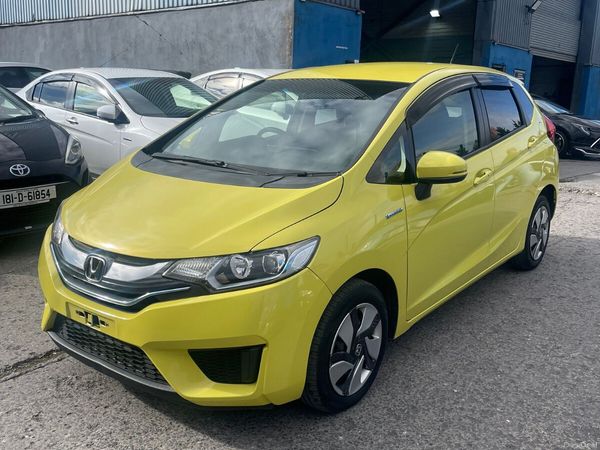 Honda Fit Hatchback, Petrol Hybrid, 2014, Yellow