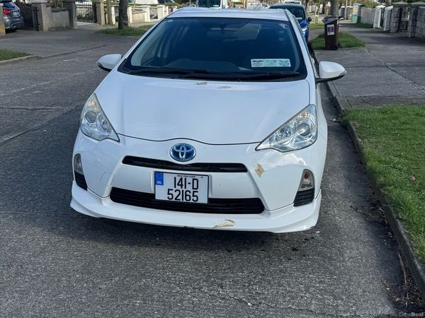 Toyota Aqua Hatchback, Petrol Hybrid, 2014, White