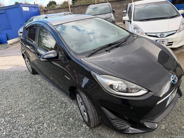 Toyota Aqua Hatchback, Petrol Hybrid, 2017, White