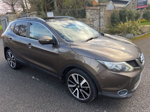Nissan Qashqai Hatchback, Diesel, 2015, Beige