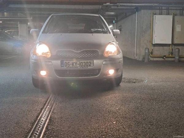 Toyota Yaris Hatchback, Petrol, 2005, Silver