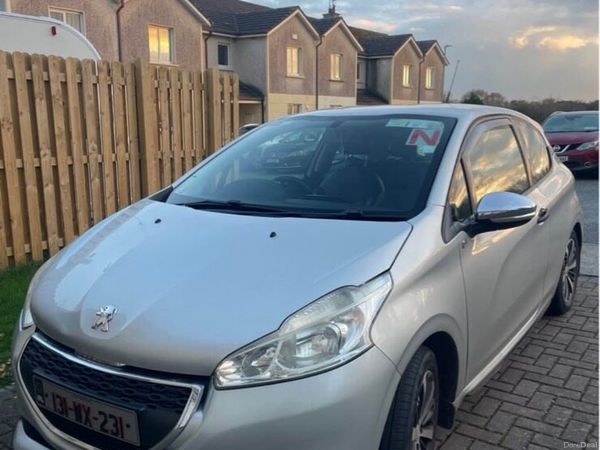 Peugeot 208 Hatchback, Petrol, 2013, Grey