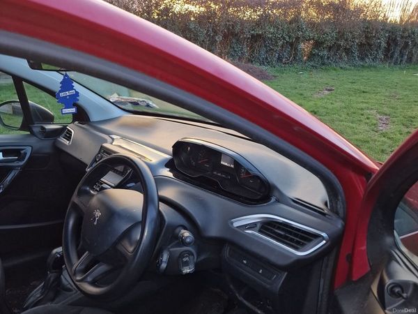 Peugeot 208 Hatchback, Diesel, 2013, Red